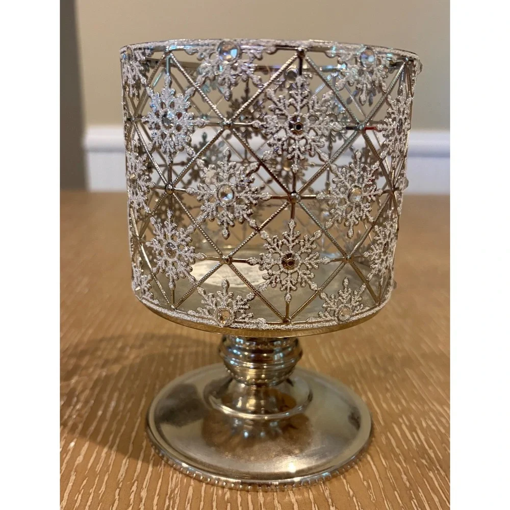 Bath & Body Works Silver Snowflake Gems Pedestal 3 Wick Candle Holder Sleeve
